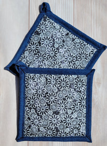 Pot Holders - Black and White Daisies