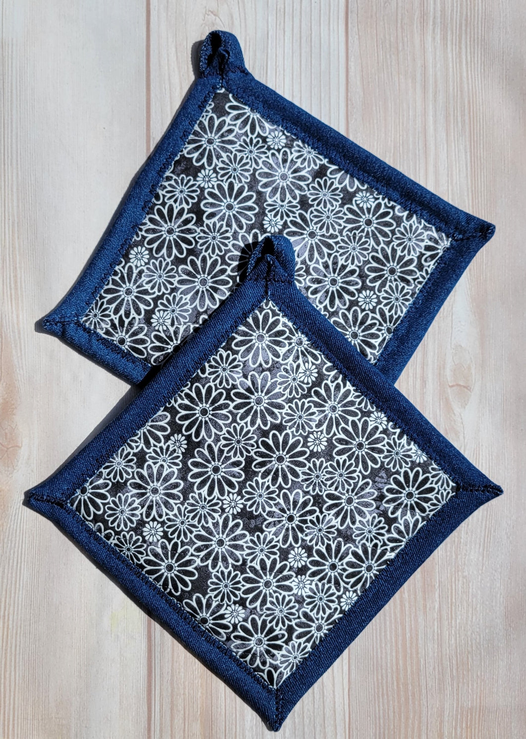 Pot Holders - Black and White Daisies