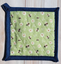 Load image into Gallery viewer, Pot Holders - Green Bees
