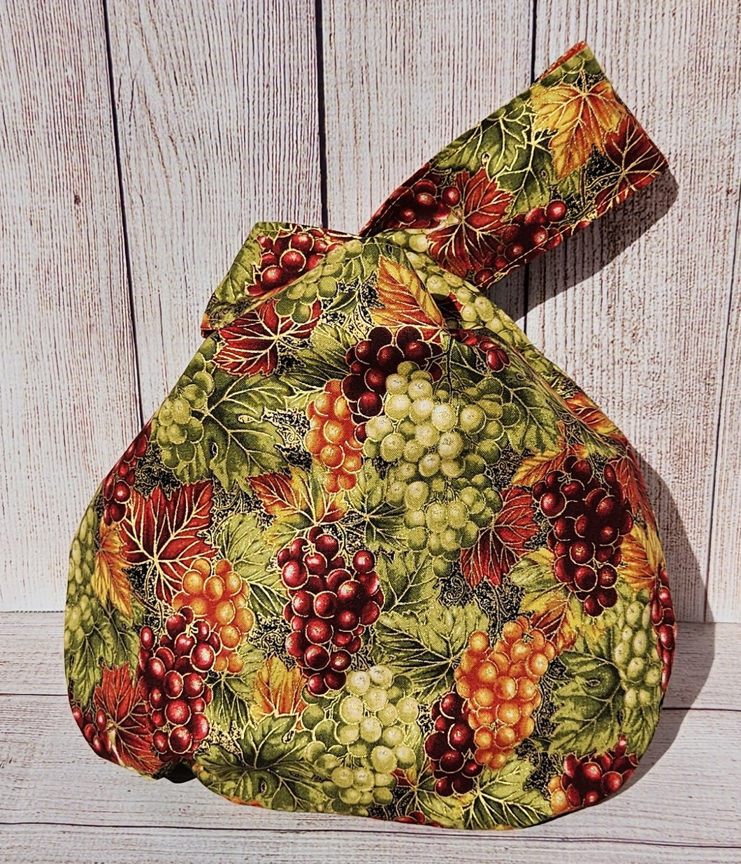 Large Knot Tote - Golden Grapes