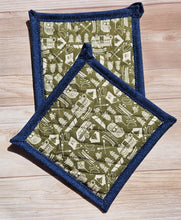 Load image into Gallery viewer, Pot Holders - Campers on Green