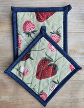 Load image into Gallery viewer, Pot Holders - Vintage Strawberries