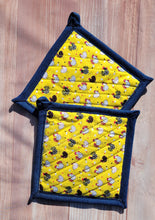 Load image into Gallery viewer, Pot Holders - Black/White/Red/Yellow Chickens