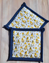 Load image into Gallery viewer, Pot Holders - Beekeeper Gnomes
