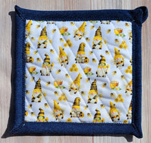 Load image into Gallery viewer, Pot Holders - Beekeeper Gnomes
