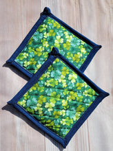 Load image into Gallery viewer, Pot Holders - Shamrocks