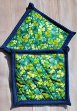 Load image into Gallery viewer, Pot Holders - Shamrocks