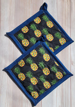 Load image into Gallery viewer, Pot Holders - Pineapples